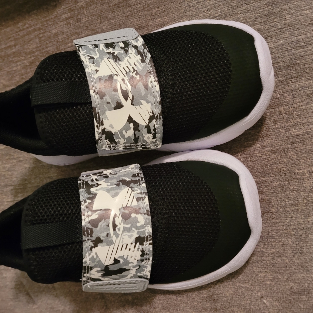 Under Armour Boys 11K Shoes, NIB